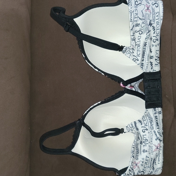Victoria's Secret 34DD bra - Picture 2 of 3